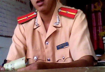 CSGT trả lại tiền vì… chê ít! ảnh 1