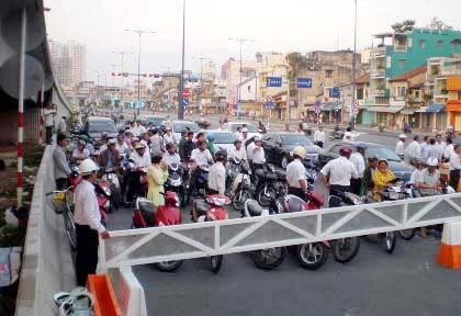 Những hình ảnh đầu tiên thông hầm Thủ Thiêm ảnh 1