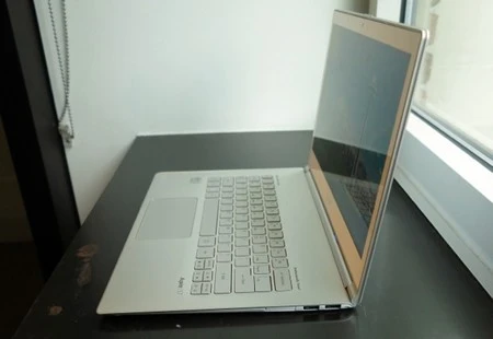 Cận cảnh bộ đôi ultrabook mỏng nhẹ nhất thế giới của Acer ảnh 3