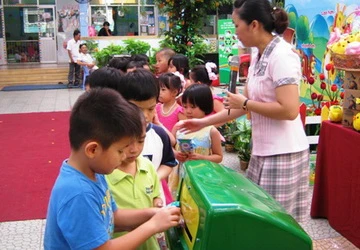 Khi bố mẹ làm thay việc của trẻ ảnh 1