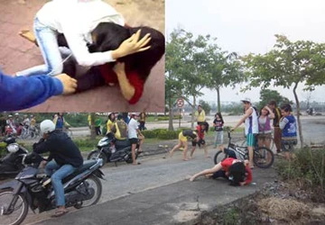 Nữ sinh dùng kéo rạch mặt nhau ảnh 1