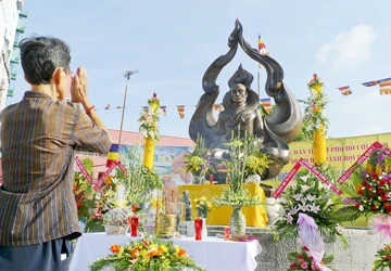 An vị tượng đài Bồ tát Thích Quảng Đức ảnh 1 An vị tượng đài Bồ tát Thích Quảng Đức ảnh 1