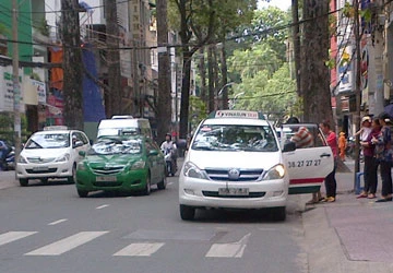 Thanh tra vỉa hè, lòng đường tại TP.HCM ảnh 1