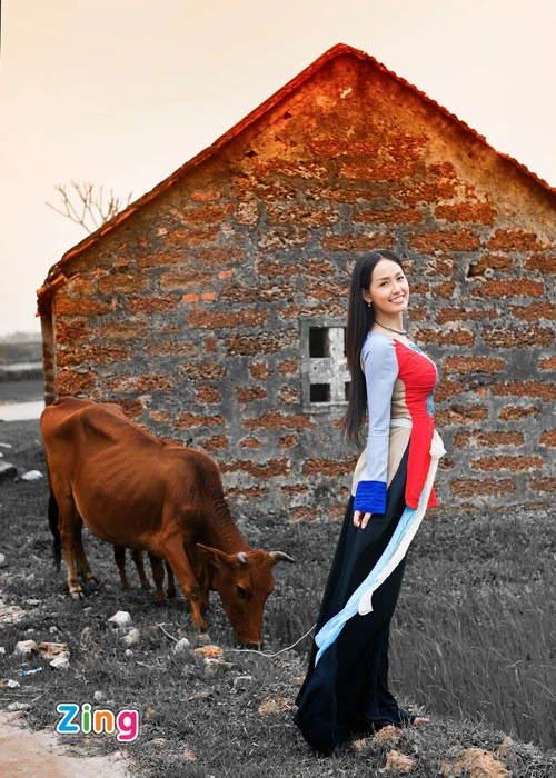 Mai Phương Thúy duyên dáng giữa đồng quê ảnh 8