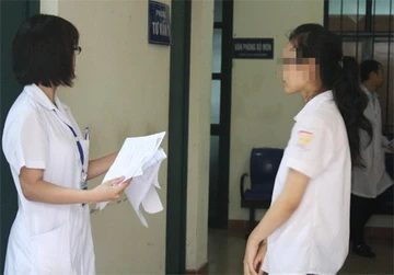 Thiếu nữ tâm thần vì 'ngộ' chữ ảnh 1