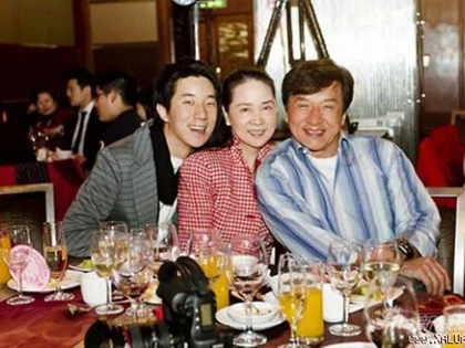 Thành Long không chia tài sản cho “con rơi” ảnh 1