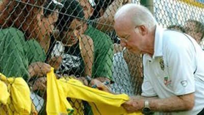 "Sói già" Mario Zagallo đụng cướp! ảnh 1