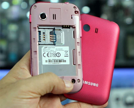 Ngắm Samsung Galaxy Y chính hãng màu hồng ảnh 8