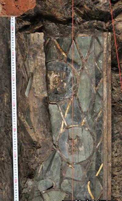 Phát hiện quan tài nạm lục ngọc, vàng mười trong mộ cổ ảnh 1