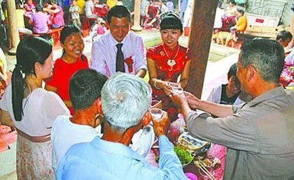 Đi ăn cưới được cả ngàn đô mang về ảnh 1