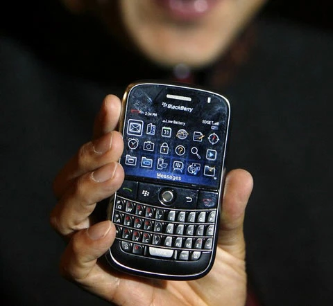 Cài đặt các ứng dụng trên BlackBerry không quá khó khăn. Ảnh: Reuters.