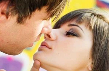 Những kiểu hôn ưa thích nhất của Ađam ảnh 1 Những kiểu hôn ưa thích nhất của Ađam ảnh 1