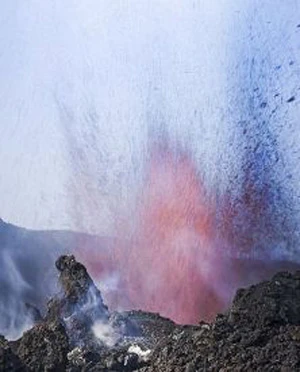 Ăn tối cạnh núi lửa phun trào ảnh 1