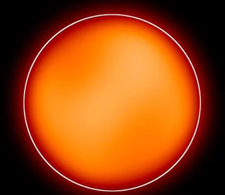 Giải mã ngôi sao bí ẩn to gấp ba mặt trời ảnh 2 Giải mã ngôi sao bí ẩn to gấp ba mặt trời ảnh 2