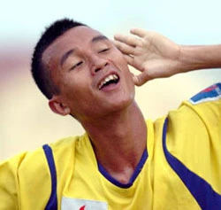 Mai Tiến Thành giờ lo lắng, nghe ngóng thông tin vì sợ không được ra sân thi đấu ở giai đoạn 2. Ảnh: PV Mai Tiến Thành giờ lo lắng, nghe ngóng thông tin vì sợ không được ra sân thi đấu ở giai đoạn 2. Ảnh: PV