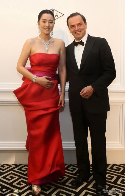 Rộ tin đồn Củng Lợi mang bầu với “phi công trẻ” ảnh 1