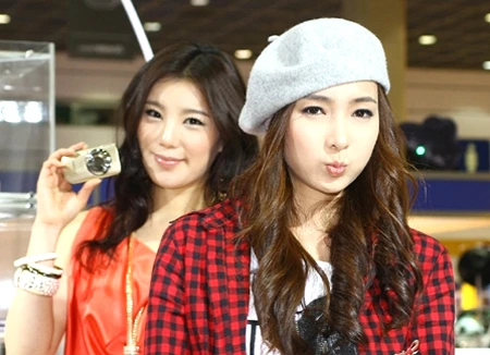 Sản phẩm dự kiến ra mắt tại Mỹ vào tháng 5 tới với giá khoảng 330 USD. Thời điểm có mặt tại châu Á vẫn chưa được ấn định.