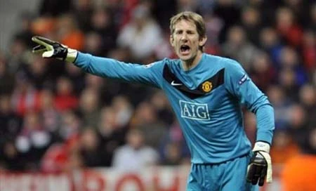 Van der Sar, càng bắt càng hay! ảnh 3