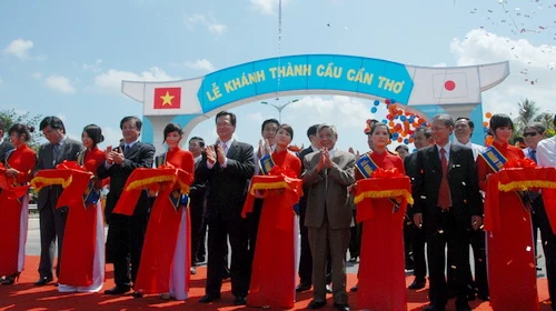 Cắt băng khánh thành cầu Cần Thơ ảnh 4 Cắt băng khánh thành cầu Cần Thơ ảnh 4