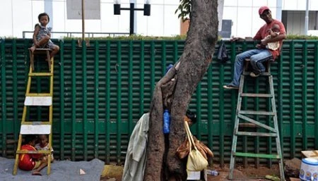 Xem bán hàng qua bờ rào ở Indonesia ảnh 9