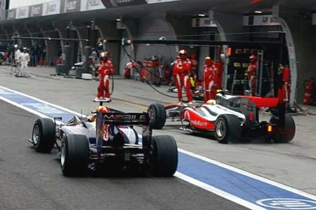 Những khoảnh khắc ấn tượng mùa F1 2010 ảnh 9