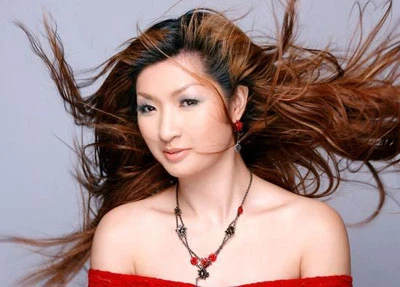 Sao Mai Nguyễn Hồng Nhung.