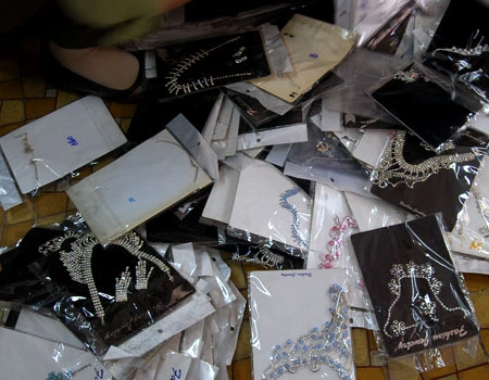 Nhiều nữ trang Trung Quốc tại Việt Nam chứa chất cực độc ảnh 2