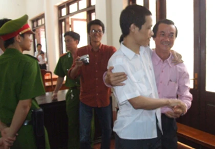 Kỳ án hiếp dâm, giết người ở Bình Phước: Bị cáo Mai trắng án ảnh 4