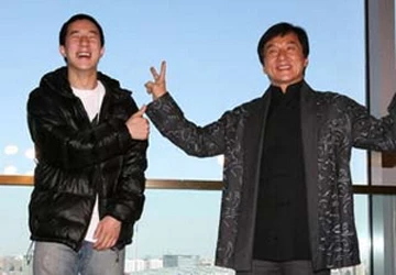 Con trai Thành Long “tố khổ” vì cha mẹ đòn roi ảnh 1