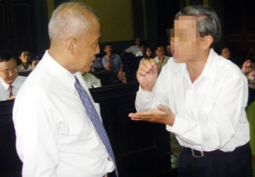 Luật sư gặp bị cáo tại tòa: Cho hay cấm? ảnh 1 Luật sư gặp bị cáo tại tòa: Cho hay cấm? ảnh 1