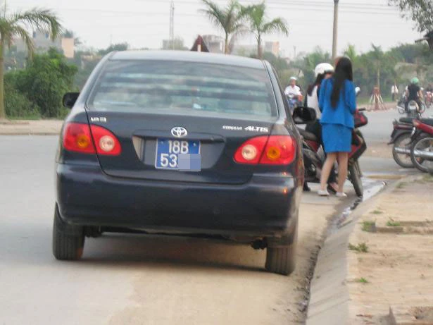 Xe công nườm nượp về lễ khai ấn Đền Trần ảnh 7