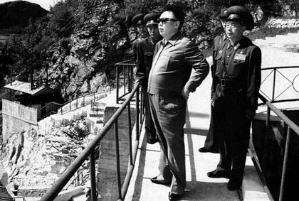 Cuộc đời nhà lãnh đạo Kim Jong-Il qua các bức ảnh ảnh 9 Cuộc đời nhà lãnh đạo Kim Jong-Il qua các bức ảnh ảnh 9