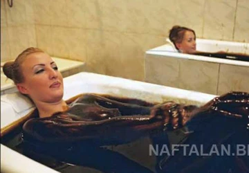 Trị bệnh bằng... tắm dầu thô ảnh 1