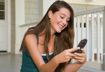 Văn hóa “mượn” điện thoại của teen ảnh 1