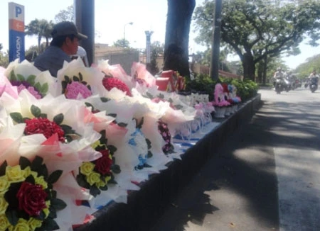 Hoa, quà Valentine ế ẩm ảnh 8 Hoa, quà Valentine ế ẩm ảnh 8