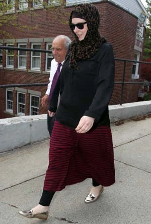 Vợ nghi phạm đánh bom Boston không nhận xác chồng ảnh 1