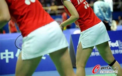 VĐV cầu lông nữ làm quen với trang phục thi đấu gợi cảm ảnh 3