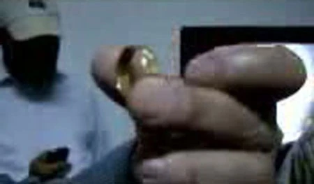 Chiến binh trẻ Libya tuyên bố đã bắt và bắn chết ông Gadhafi ảnh 2