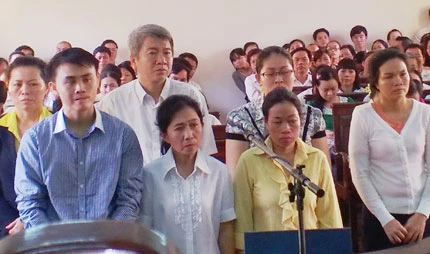 Xử vụ tham ô tại Điện lực Biên Hòa: Báo cấp trên, vẫn không thoát tội ảnh 1