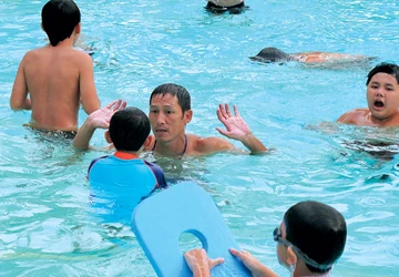 Học bơi hè: Sài Gòn không lo thiếu chỗ ảnh 1