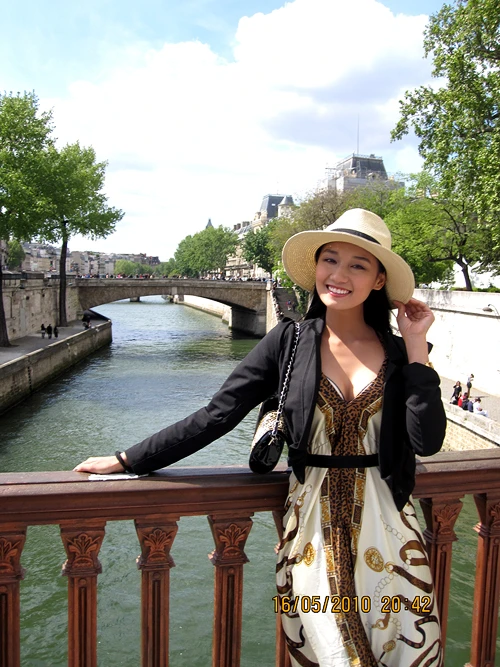 Lã Thanh Huyền duyên dáng ở Pháp ảnh 1