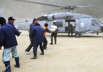 Mỹ cho phép sơ tán công dân khỏi Nhật ảnh 1