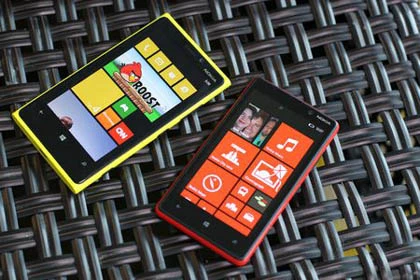 Nokia công bố giá bán bộ đôi Lumia 920 và 820 ảnh 1