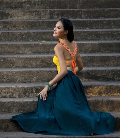 Hương Giang nền nã với áo yếm ảnh 5