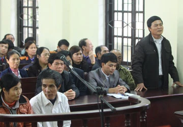 Vào tù vì chửi lãnh đạo xã ảnh 1