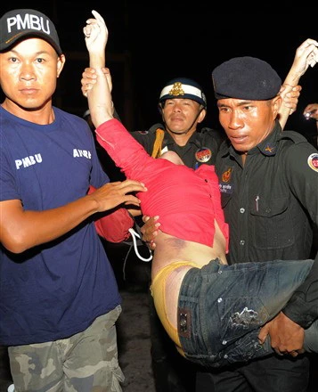 Cảnh giẫm đạp kinh hoàng ở Campuchia ảnh 6