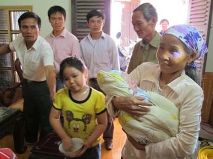 Những hình ảnh về nhà cảm động của cháu bé bị bắt cóc ảnh 6