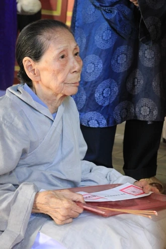 Người lo hương khói 5 vua triều Nguyễn ảnh 1