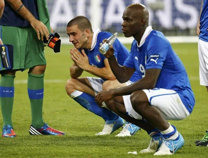 Pirlo và Balotelli rơi lệ vì thua Tây Ban Nha ảnh 4