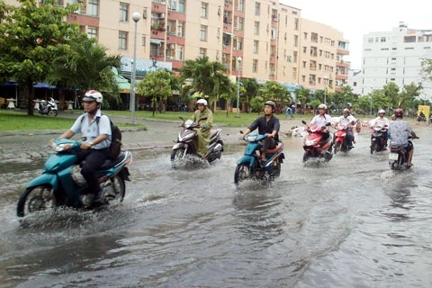 Sài Gòn mưa lớn, nhiều công chức trễ giờ làm ảnh 6